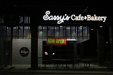 16-45-x-300x-32-Sassys-Cafe-Bakery-Night-HPL